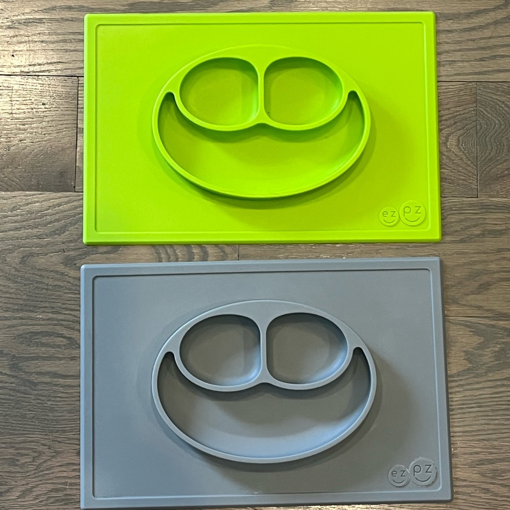 EZPZ Set of 2 Happy Mats in Gray & Lime Green Silicone Plates